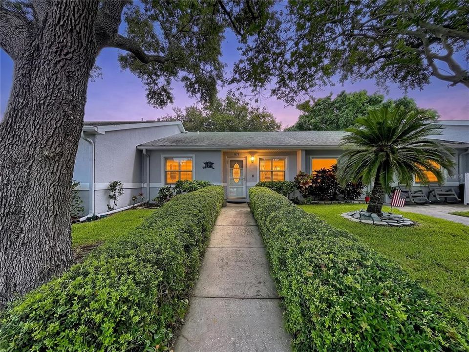 For Sale: $215,000 (2 beds, 2 baths, 1026 Square Feet)
