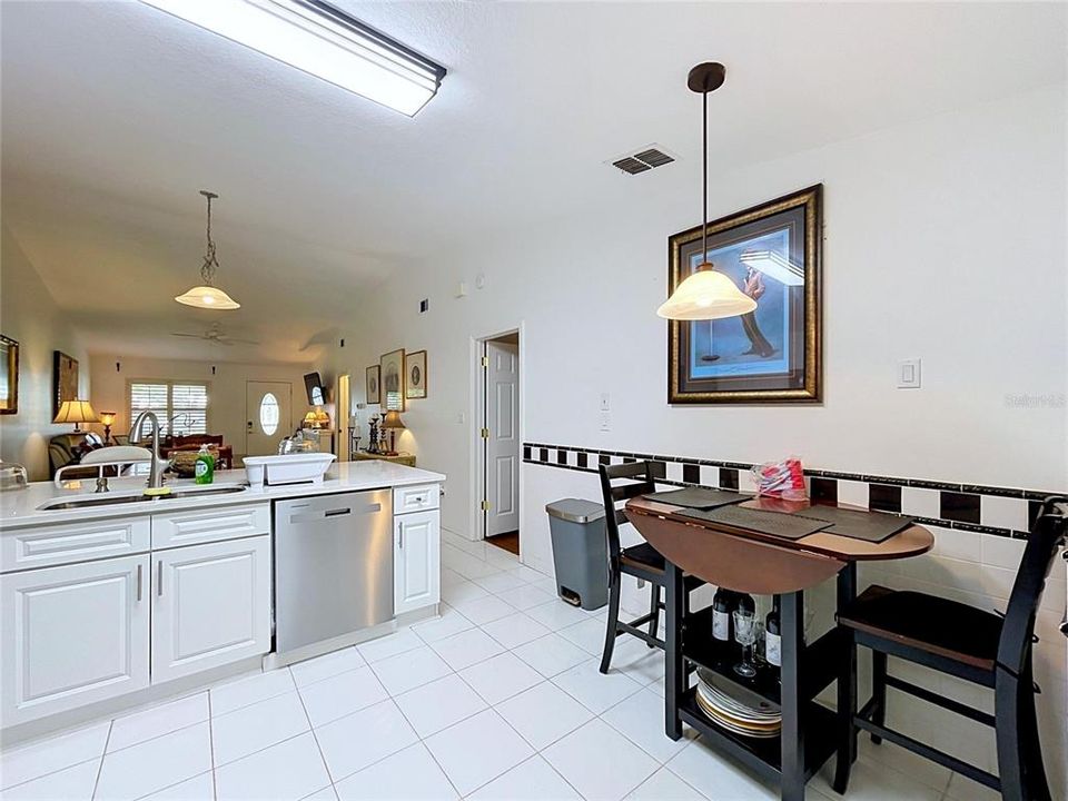 For Sale: $215,000 (2 beds, 2 baths, 1026 Square Feet)