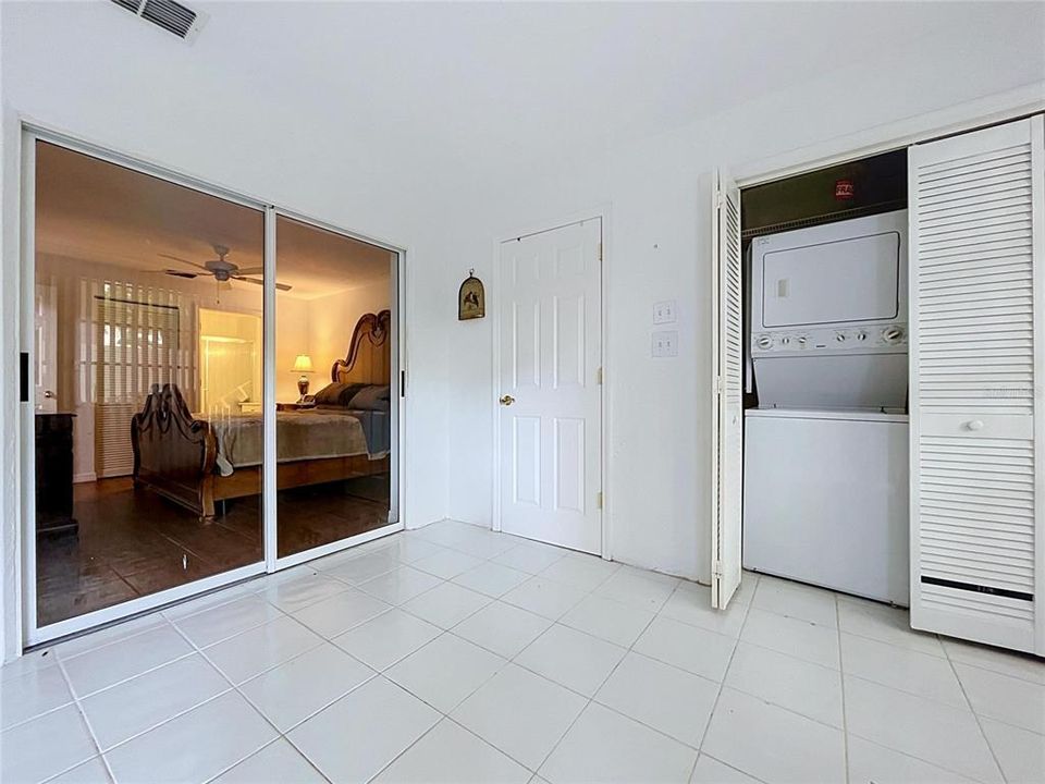 For Sale: $215,000 (2 beds, 2 baths, 1026 Square Feet)