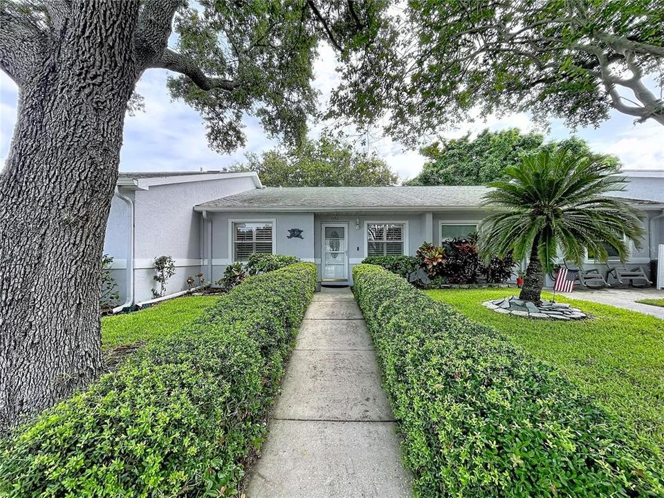 For Sale: $215,000 (2 beds, 2 baths, 1026 Square Feet)