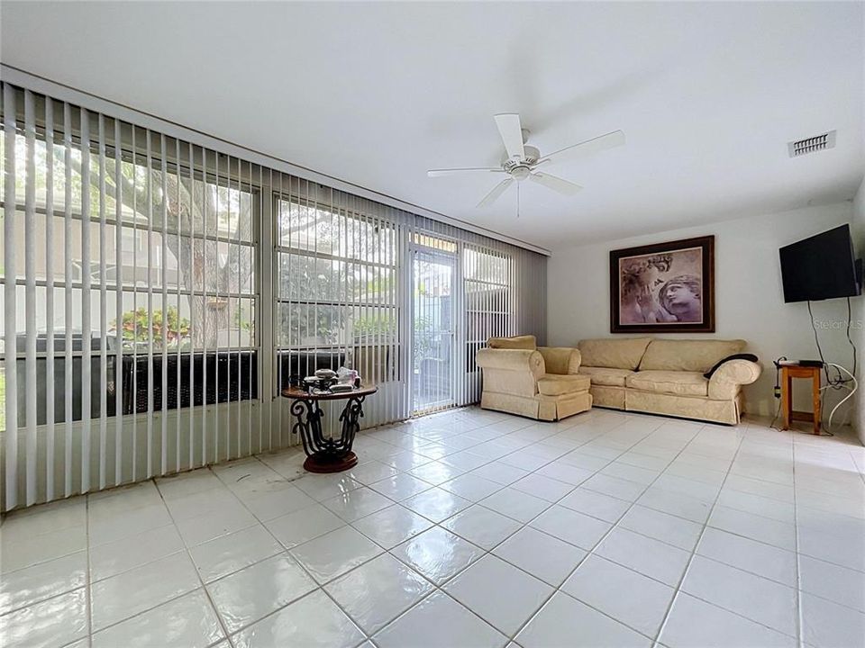 For Sale: $215,000 (2 beds, 2 baths, 1026 Square Feet)