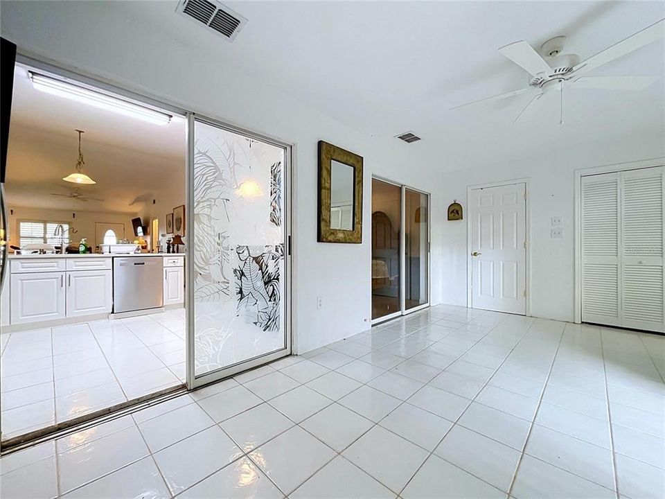 For Sale: $215,000 (2 beds, 2 baths, 1026 Square Feet)