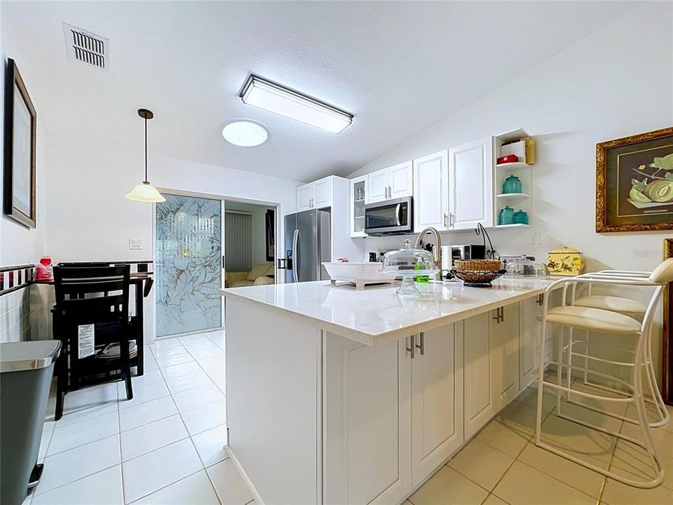 For Sale: $215,000 (2 beds, 2 baths, 1026 Square Feet)