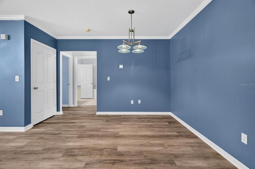 For Sale: $300,000 (1 beds, 1 baths, 1057 Square Feet)