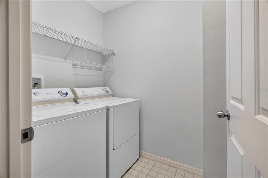 For Sale: $300,000 (1 beds, 1 baths, 1057 Square Feet)