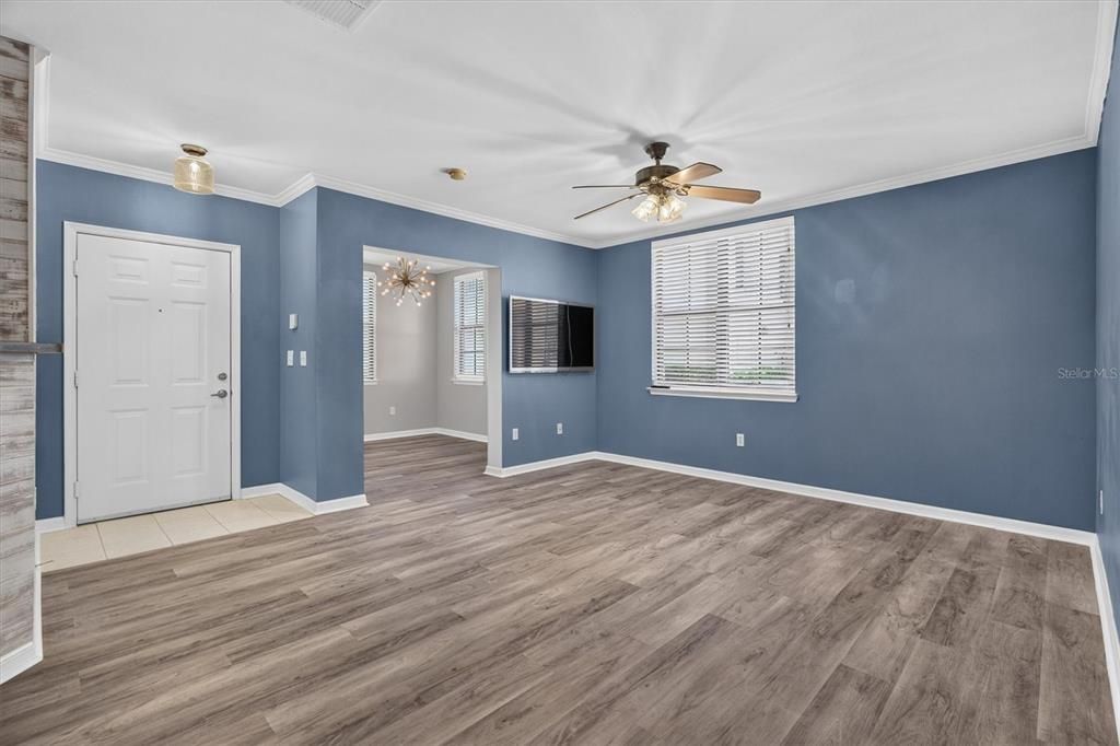 For Sale: $300,000 (1 beds, 1 baths, 1057 Square Feet)