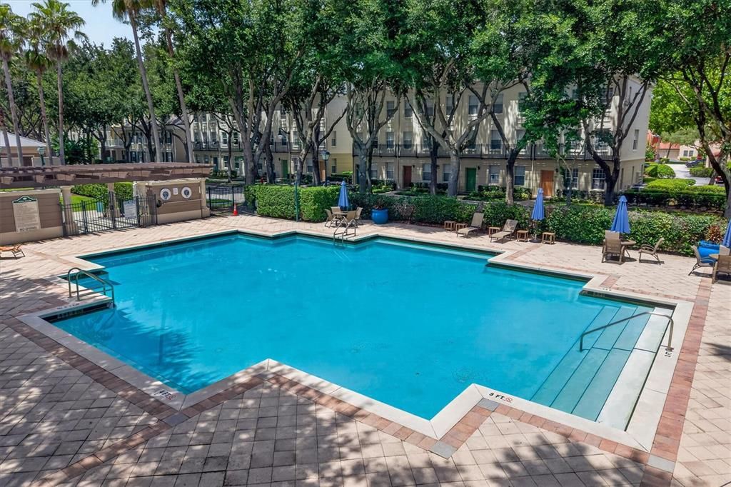 For Sale: $300,000 (1 beds, 1 baths, 1057 Square Feet)