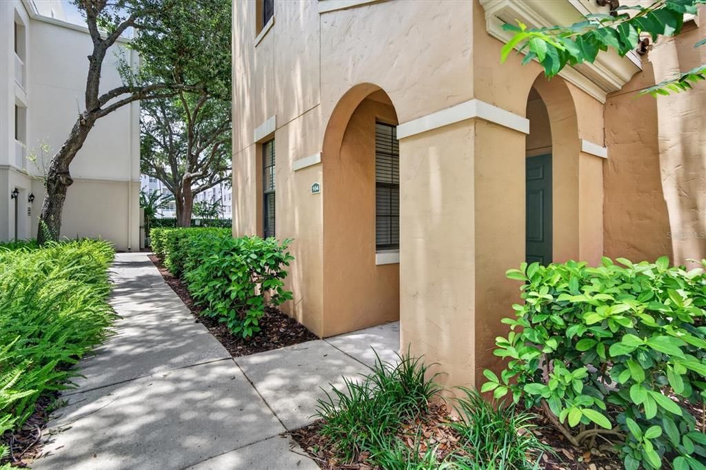 For Sale: $300,000 (1 beds, 1 baths, 1057 Square Feet)