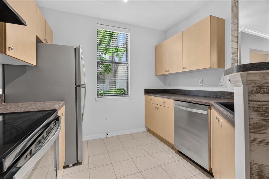 For Sale: $300,000 (1 beds, 1 baths, 1057 Square Feet)