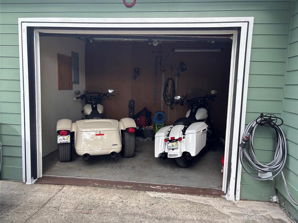 Под контрактом: $325,000 (3 спален, 2 ванн, 1235 Квадратных фут)