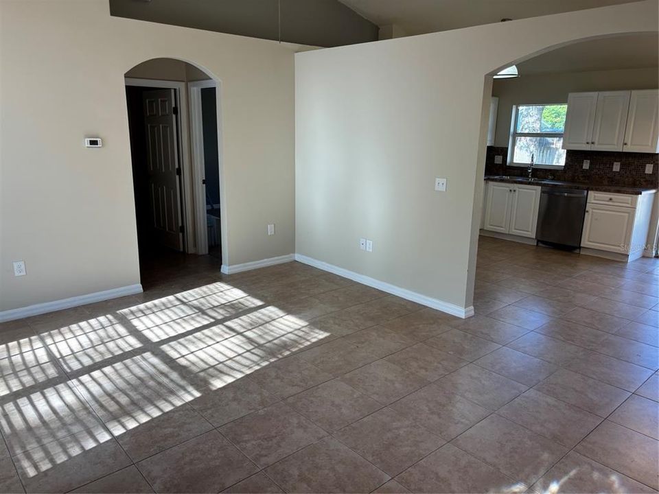 En Venta: $299,900 (3 camas, 2 baños, 1324 Pies cuadrados)