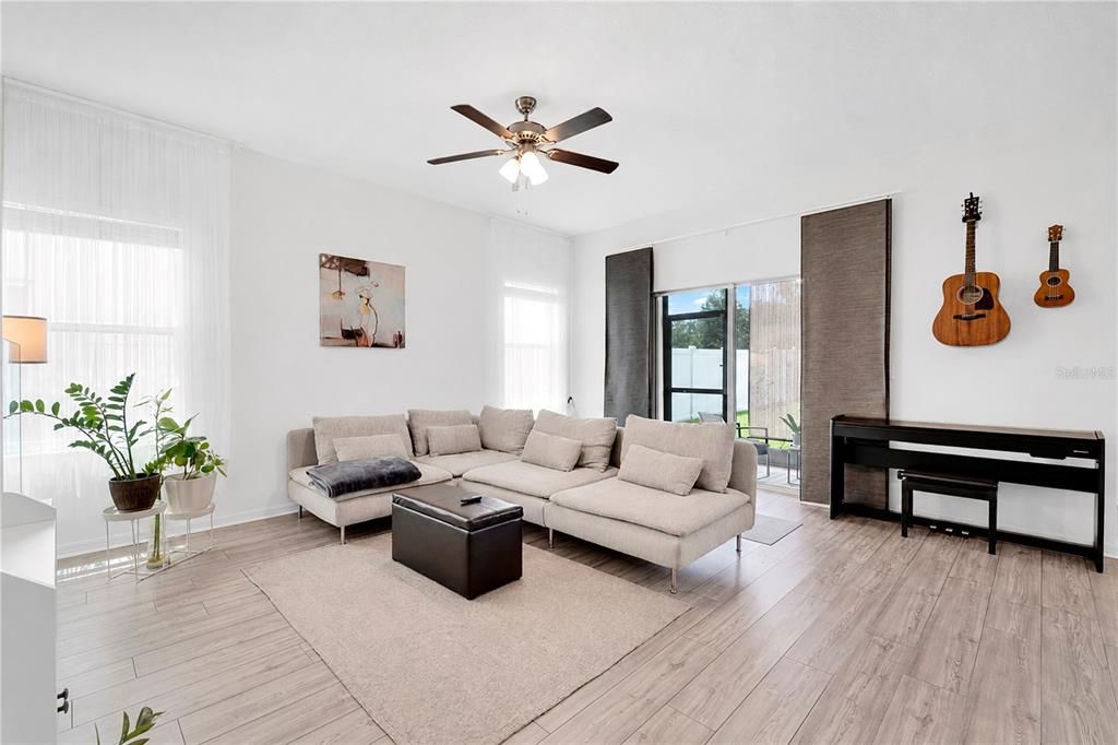 For Sale: $320,000 (3 beds, 2 baths, 1747 Square Feet)
