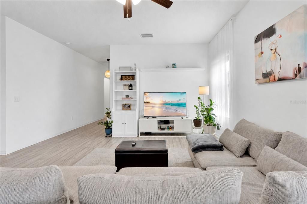 For Sale: $320,000 (3 beds, 2 baths, 1747 Square Feet)