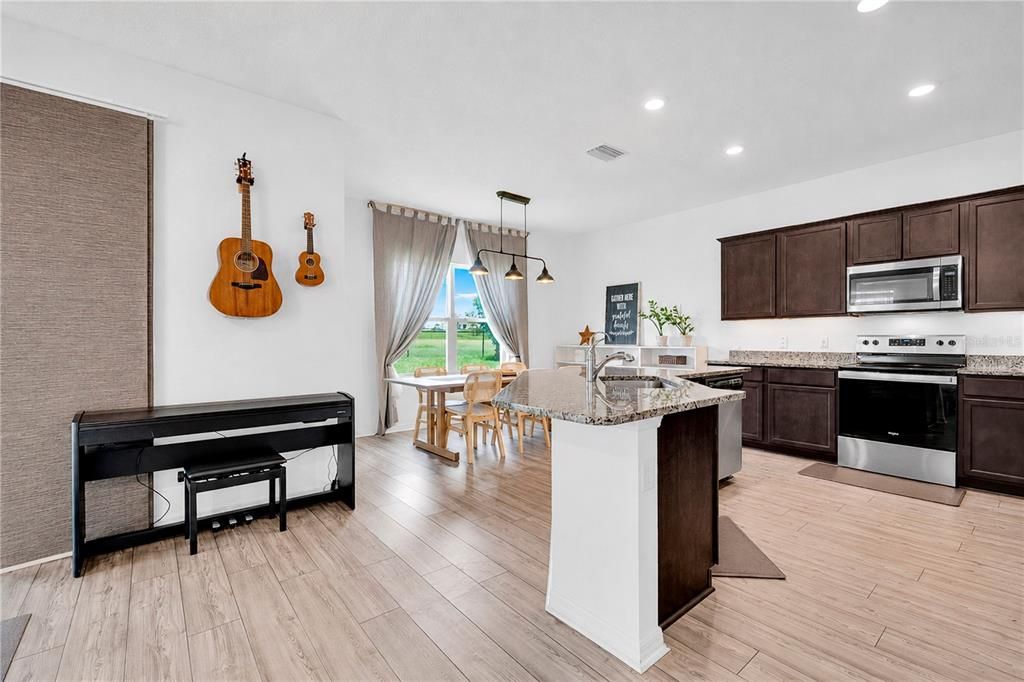 For Sale: $320,000 (3 beds, 2 baths, 1747 Square Feet)