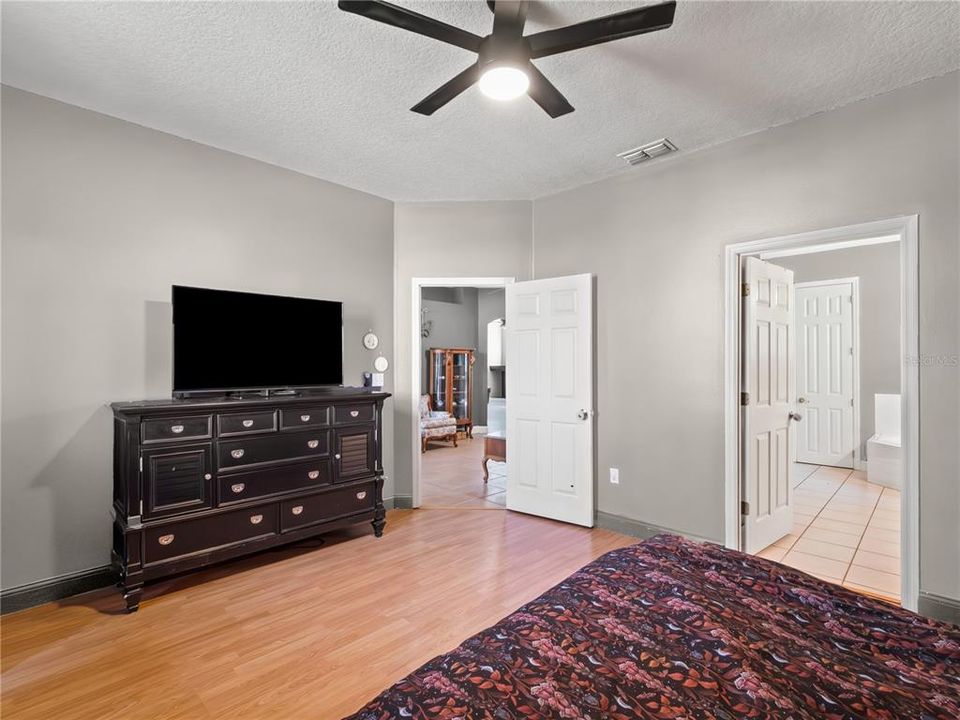 For Sale: $360,000 (4 beds, 2 baths, 1759 Square Feet)