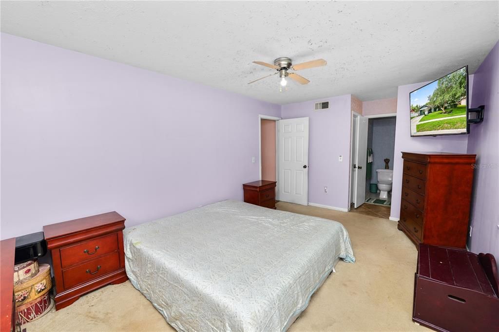 For Sale: $325,000 (3 beds, 2 baths, 1235 Square Feet)
