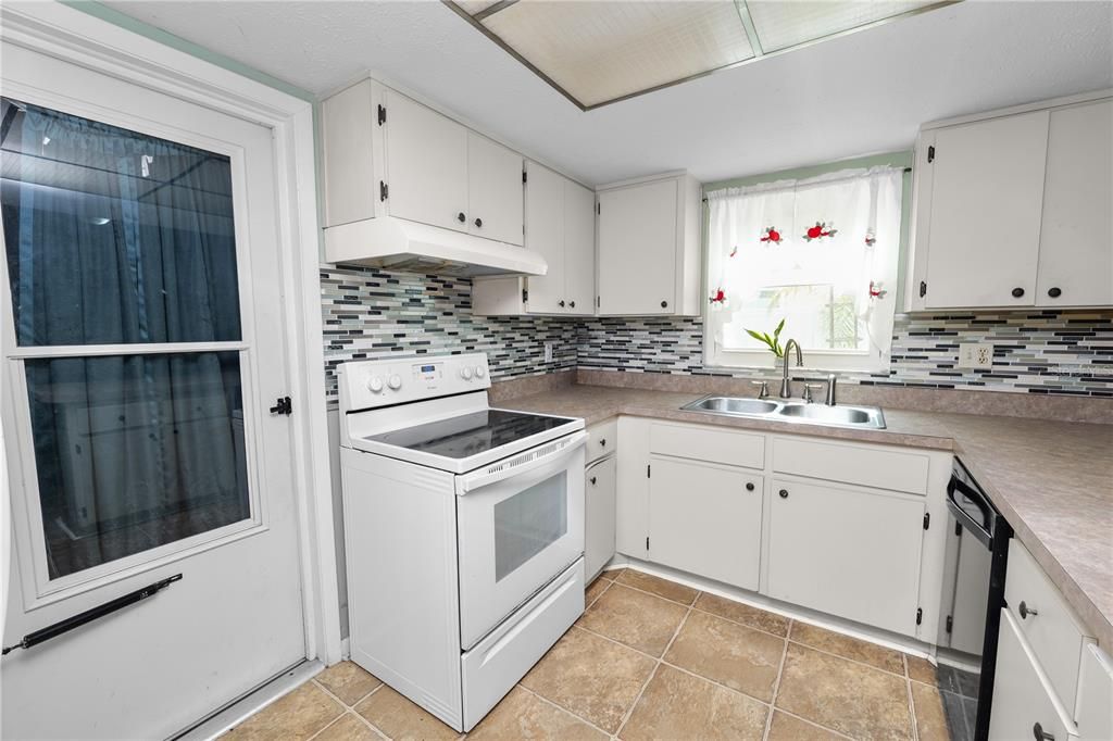 For Sale: $325,000 (3 beds, 2 baths, 1235 Square Feet)