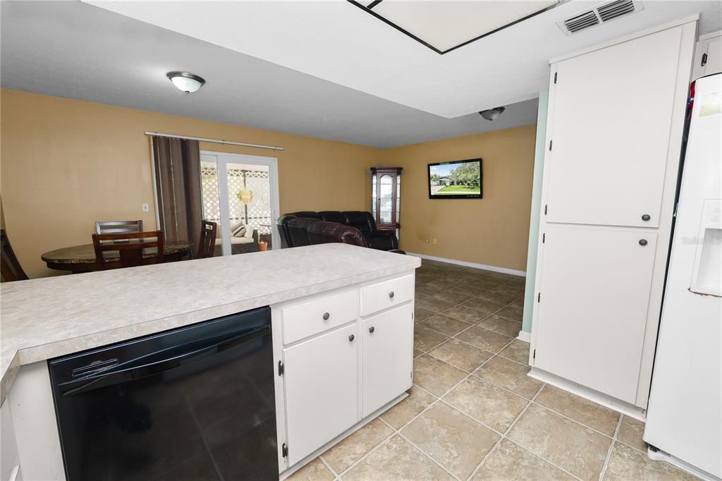 For Sale: $325,000 (3 beds, 2 baths, 1235 Square Feet)