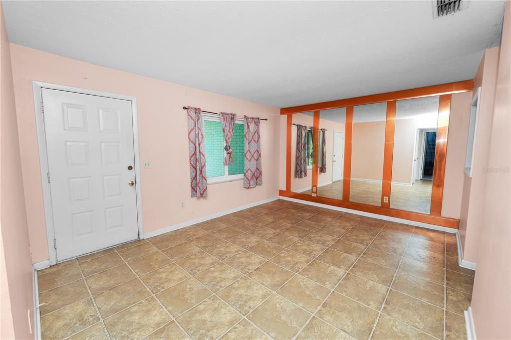 For Sale: $325,000 (3 beds, 2 baths, 1235 Square Feet)