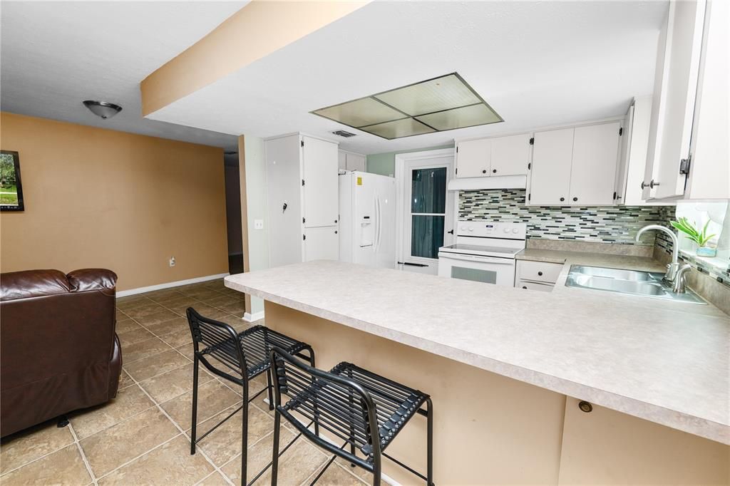 For Sale: $325,000 (3 beds, 2 baths, 1235 Square Feet)