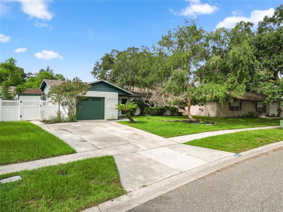 For Sale: $325,000 (3 beds, 2 baths, 1235 Square Feet)
