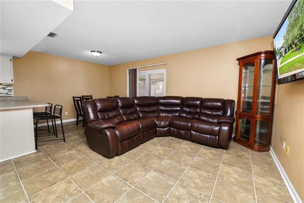 For Sale: $325,000 (3 beds, 2 baths, 1235 Square Feet)
