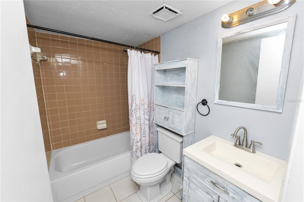 For Sale: $325,000 (3 beds, 2 baths, 1235 Square Feet)