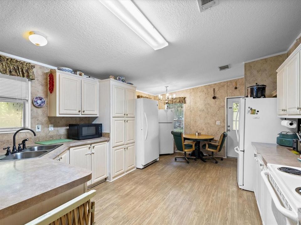 Activo con contrato: $315,000 (3 camas, 2 baños, 1296 Pies cuadrados)