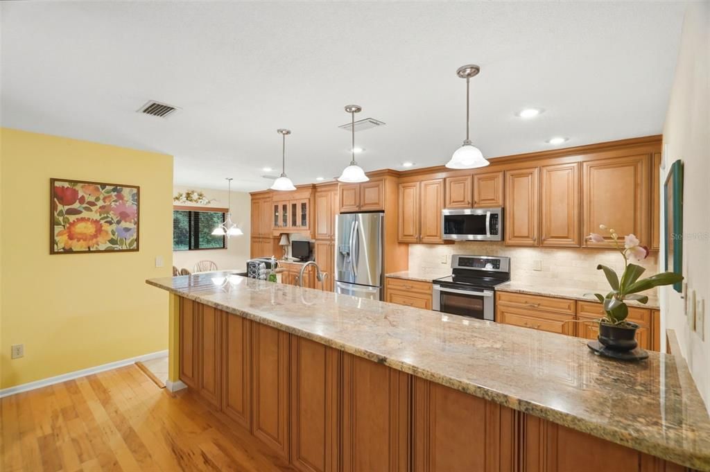 En Venta: $740,000 (4 camas, 2 baños, 2444 Pies cuadrados)