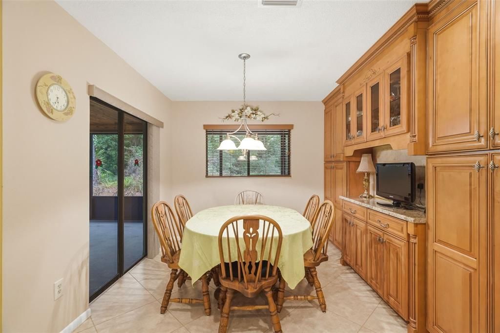En Venta: $740,000 (4 camas, 2 baños, 2444 Pies cuadrados)