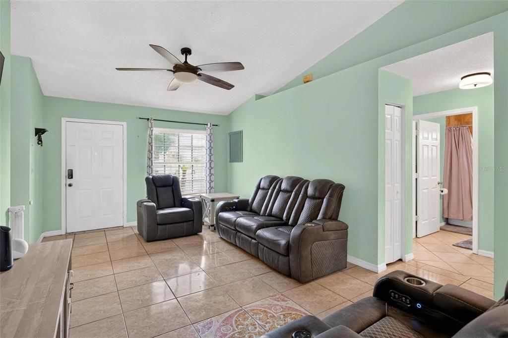 Active With Contract: $200,000 (3 beds, 2 baths, 1314 Square Feet)
