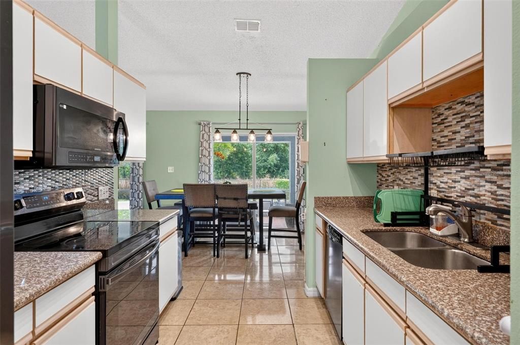 Active With Contract: $200,000 (3 beds, 2 baths, 1314 Square Feet)