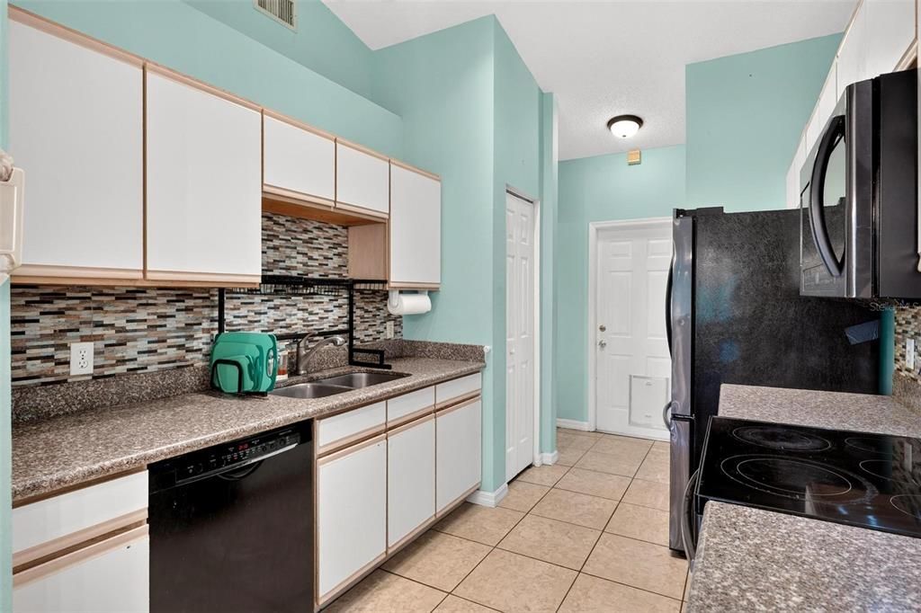Active With Contract: $200,000 (3 beds, 2 baths, 1314 Square Feet)
