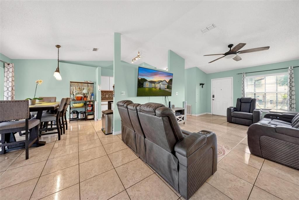 Active With Contract: $200,000 (3 beds, 2 baths, 1314 Square Feet)