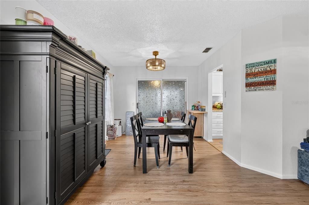 En Venta: $209,900 (3 camas, 2 baños, 1148 Pies cuadrados)