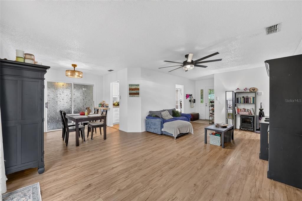 En Venta: $209,900 (3 camas, 2 baños, 1148 Pies cuadrados)