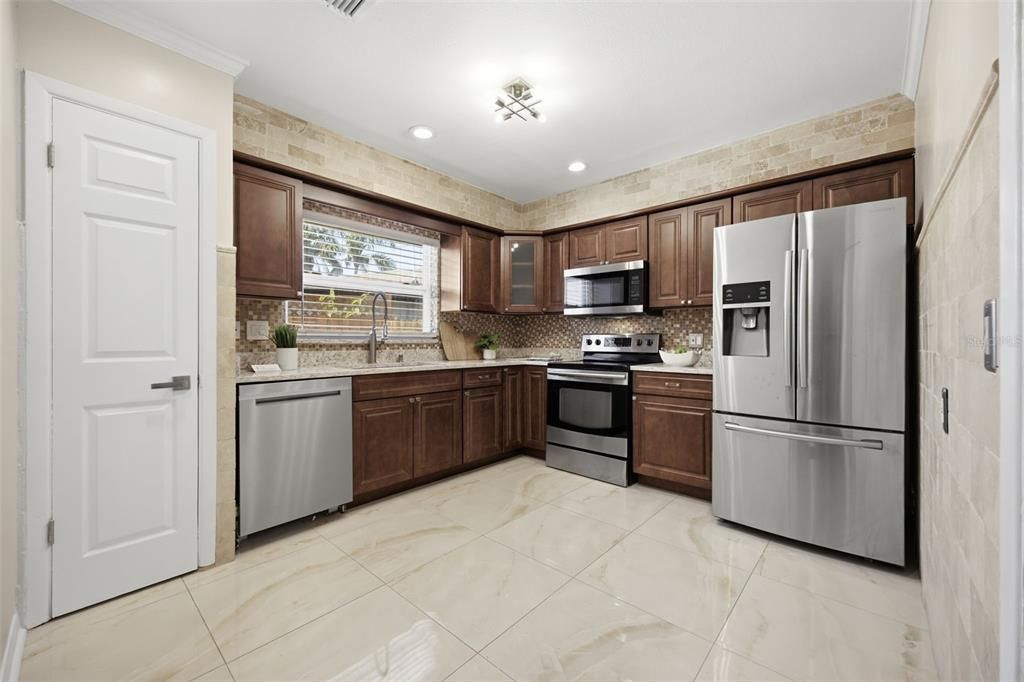 На продажу: $479,900 (4 спален, 2 ванн, 1563 Квадратных фут)