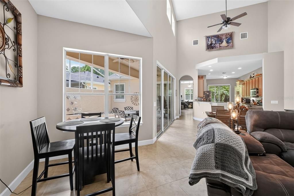 En Venta: $460,000 (3 camas, 2 baños, 2451 Pies cuadrados)