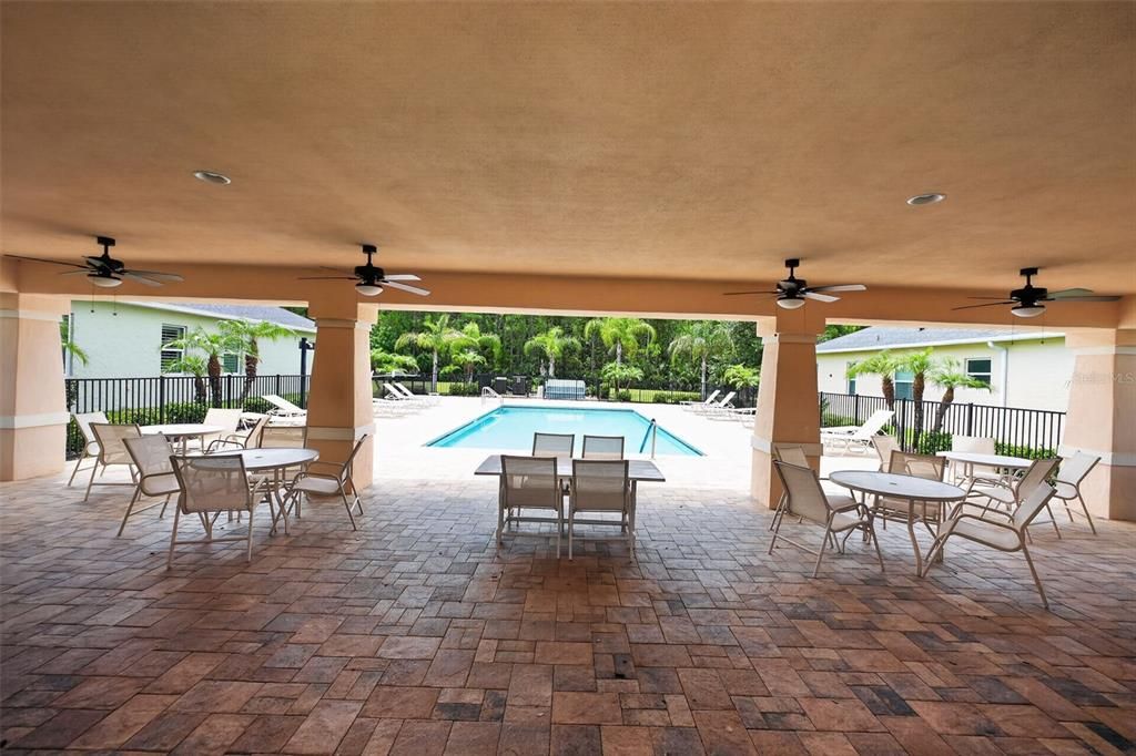 En Venta: $460,000 (3 camas, 2 baños, 2451 Pies cuadrados)