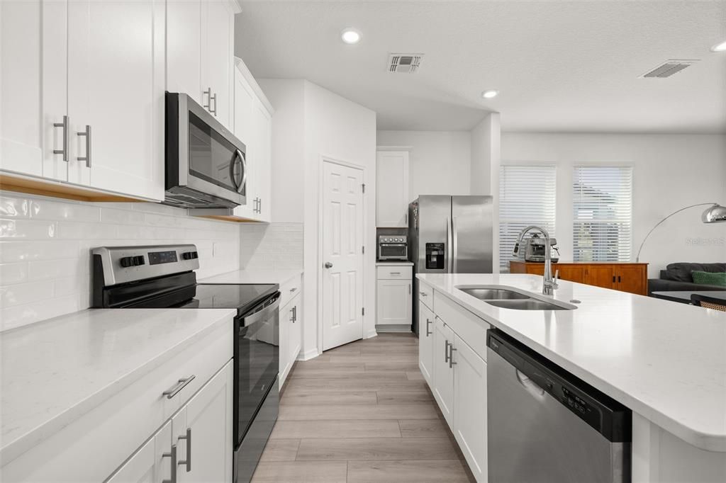 For Sale: $380,000 (3 beds, 2 baths, 1784 Square Feet)