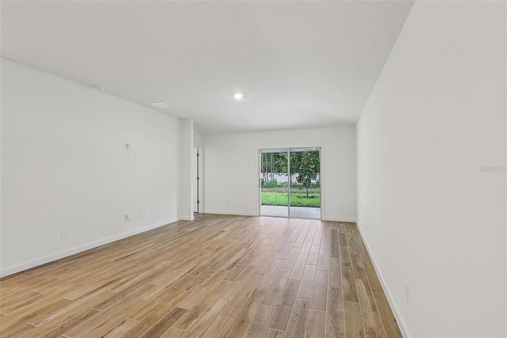En Venta: $318,990 (4 camas, 3 baños, 1842 Pies cuadrados)