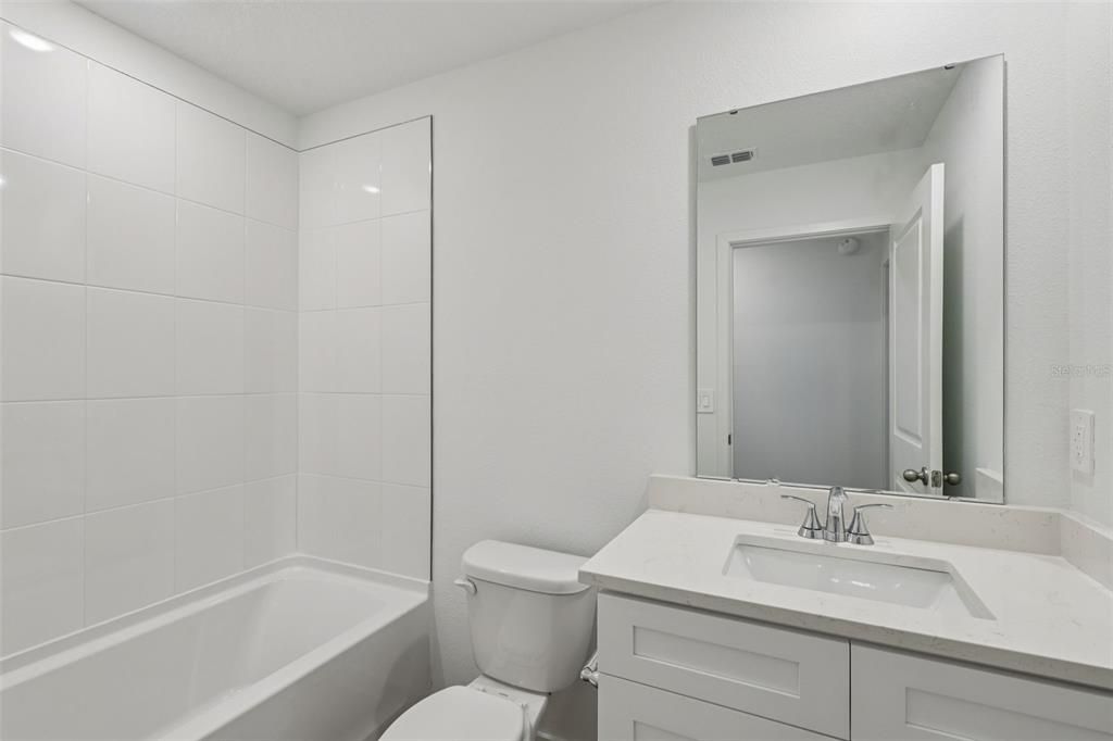 En Venta: $318,990 (4 camas, 3 baños, 1842 Pies cuadrados)