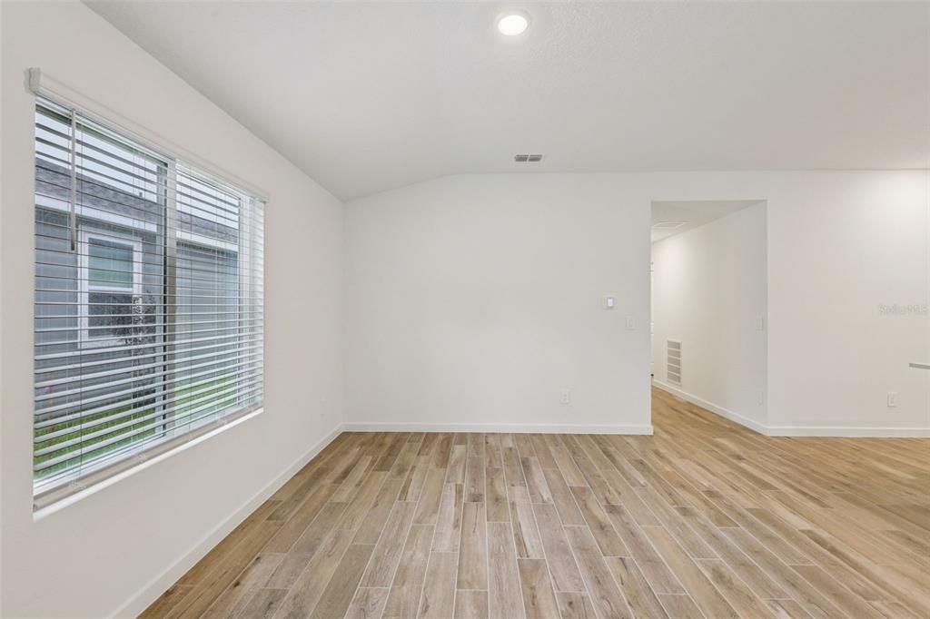 En Venta: $318,990 (4 camas, 3 baños, 1842 Pies cuadrados)