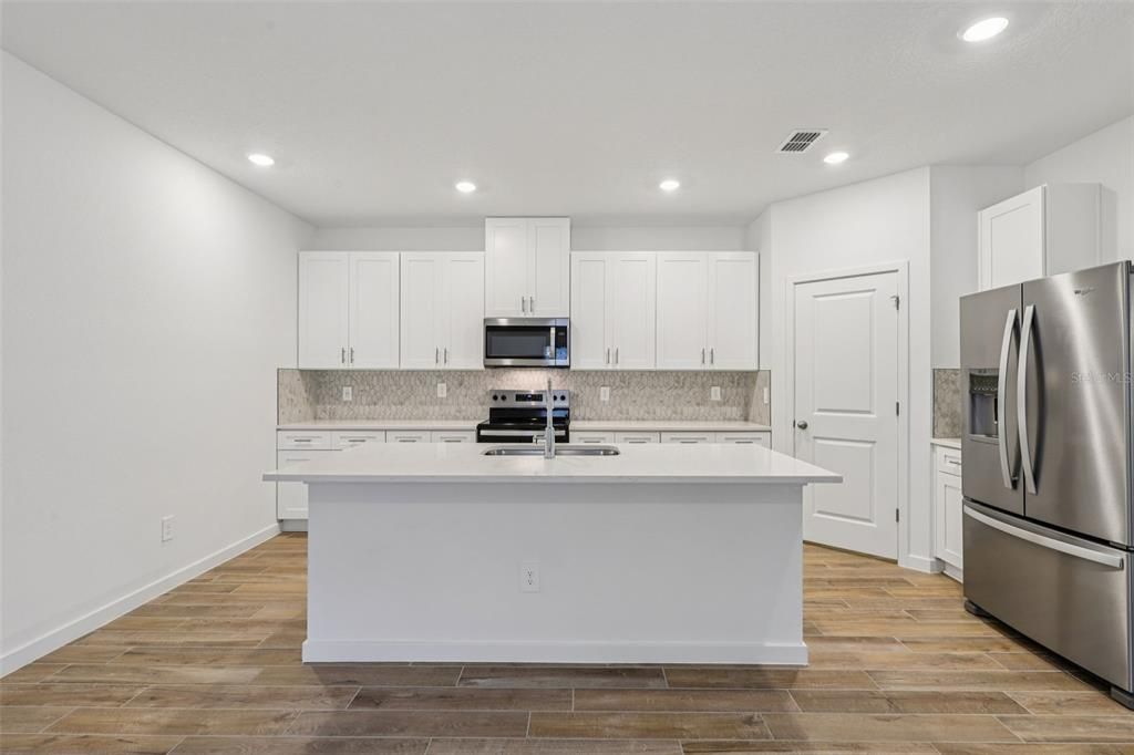 En Venta: $318,990 (4 camas, 3 baños, 1842 Pies cuadrados)