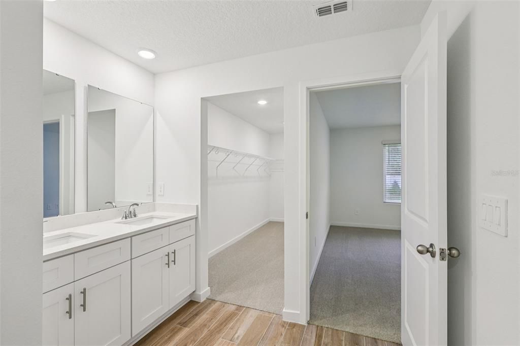 En Venta: $318,990 (4 camas, 3 baños, 1842 Pies cuadrados)