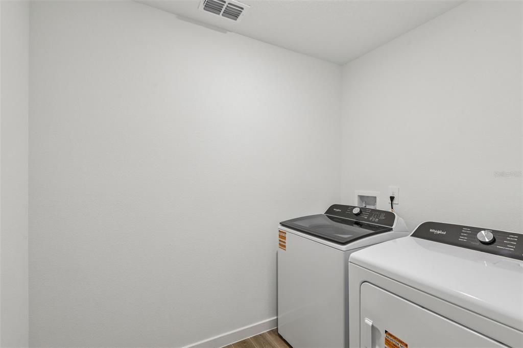 En Venta: $318,990 (4 camas, 3 baños, 1842 Pies cuadrados)