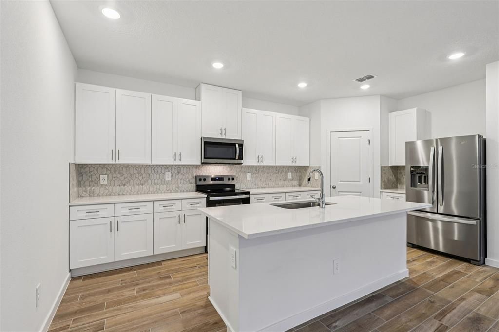 En Venta: $318,990 (4 camas, 3 baños, 1842 Pies cuadrados)