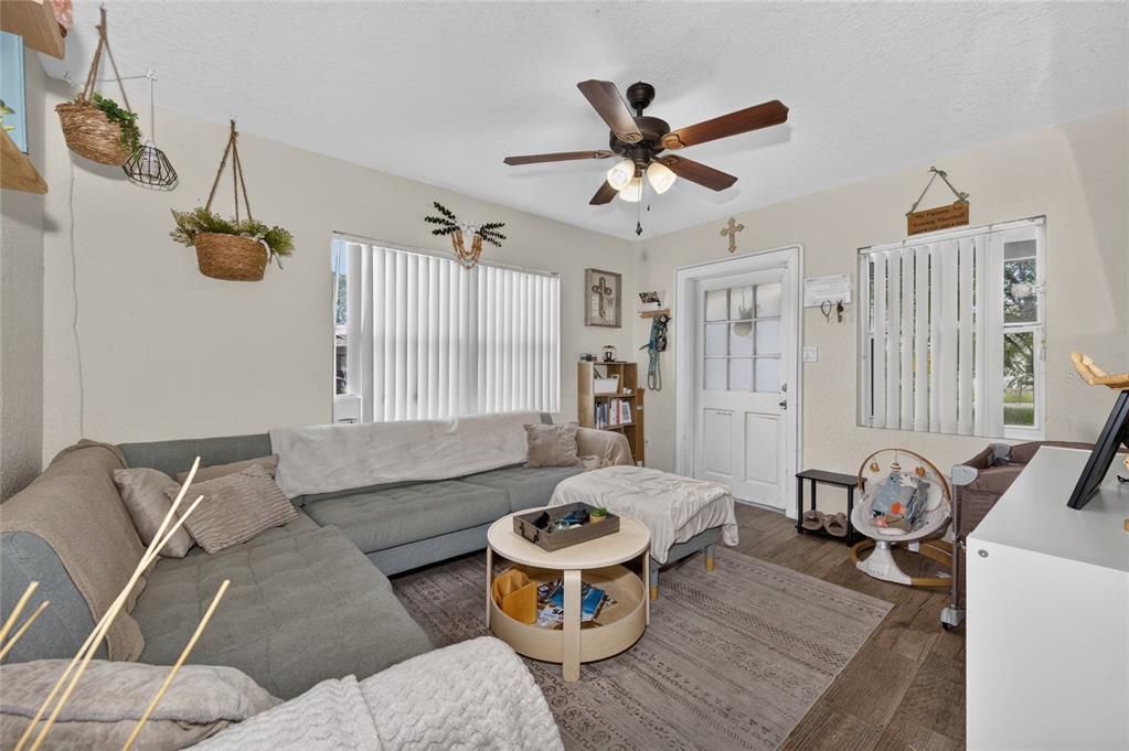 For Sale: $239,900 (4 beds, 2 baths, 1320 Square Feet)