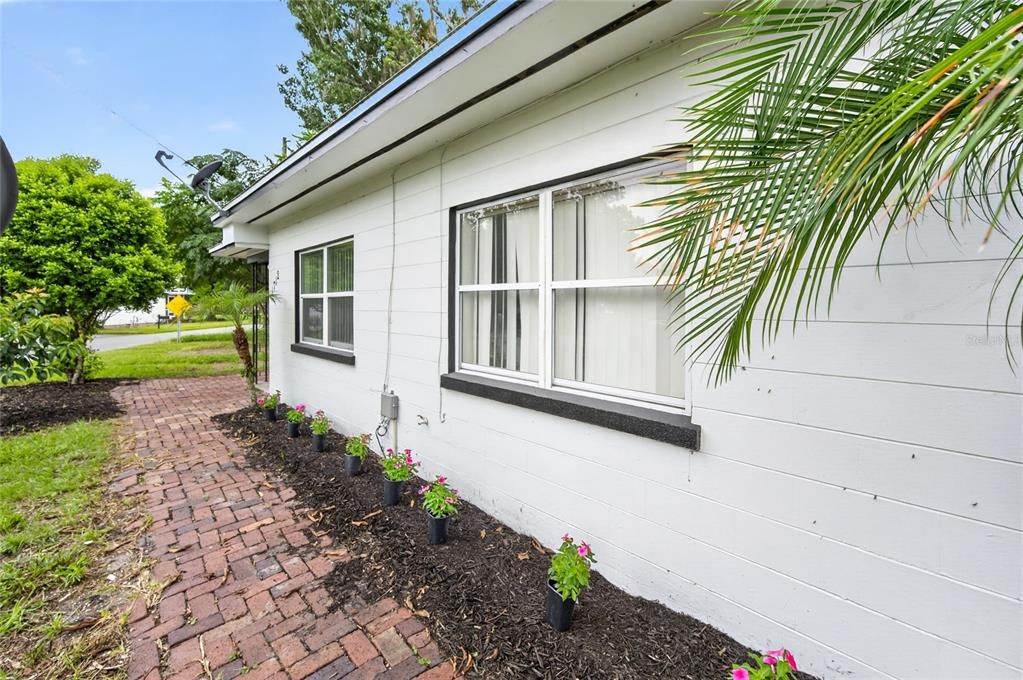 For Sale: $239,900 (4 beds, 2 baths, 1320 Square Feet)