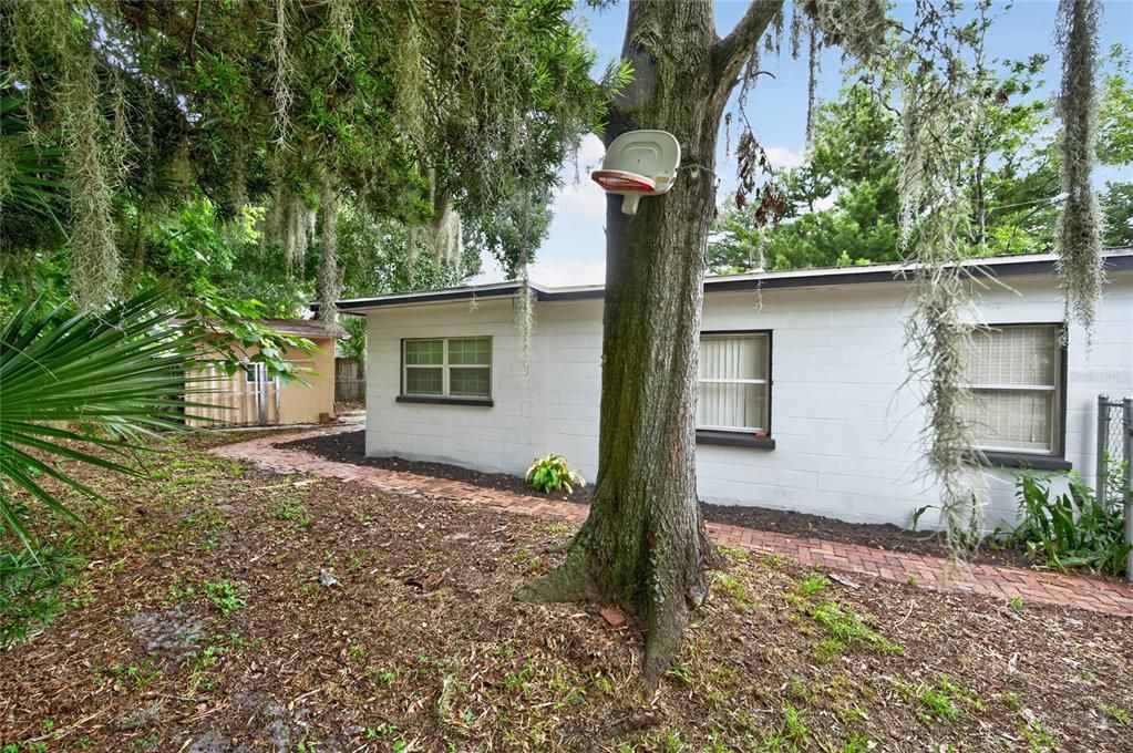For Sale: $239,900 (4 beds, 2 baths, 1320 Square Feet)